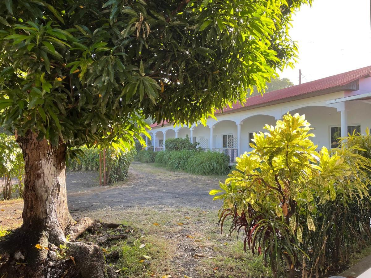 Hotel La Grillade Moroni Buitenkant foto