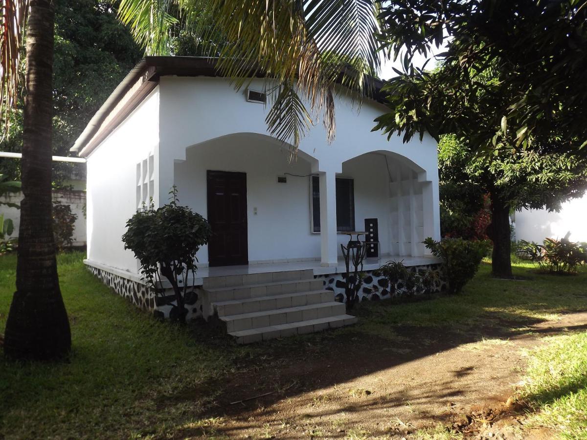 Hotel La Grillade Moroni Buitenkant foto